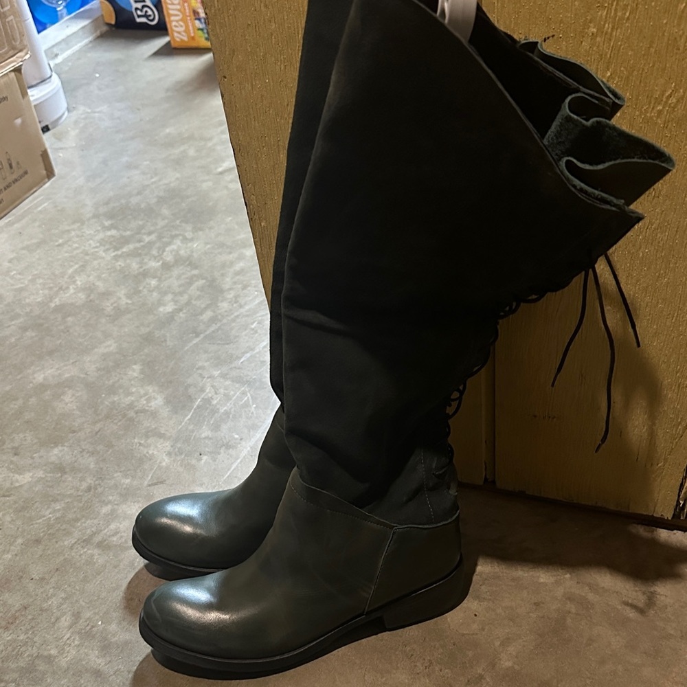 Stylish Sundance Dark GreenKnee-High Women's Boots